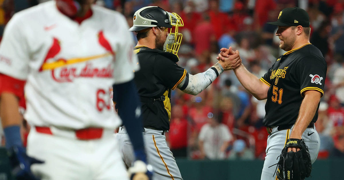 Pirates score two runs in 9th inning, beat Cardinals 2-1