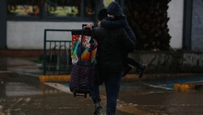 Mineduc anuncia suspensión de clases para este miércoles en establecimientos municipales de ocho comunas en Valparaíso y Biobío - La Tercera