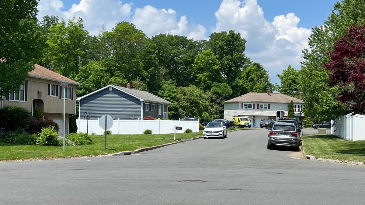 1 dead, 1 injured in shooting at Naugatuck home