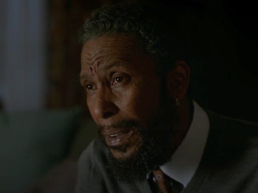 ‘He Was Suffering’: This Is Us’ Mandy Moore Gets Candid About Ron Cephas Jones’ Struggles On Set Before His Death