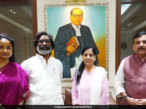 Jharkhand's Hemant Soren Meets Arvind Kejriwal's Wife In Delhi