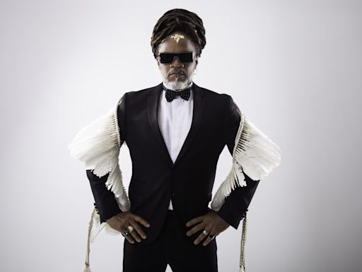 Carlinhos Brown vai se apresentar na Praia de Copacabana ao lado de orquestra