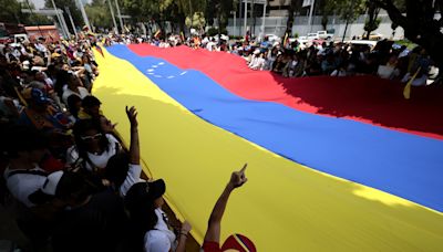 Cientos de venezolanos en México protestan contra el "fraude electoral" del régimen