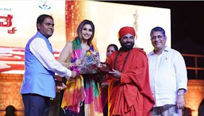 Sakshi Bhogal Receives Top Award for India’s best Personality Transformation coach for men in Bangalore