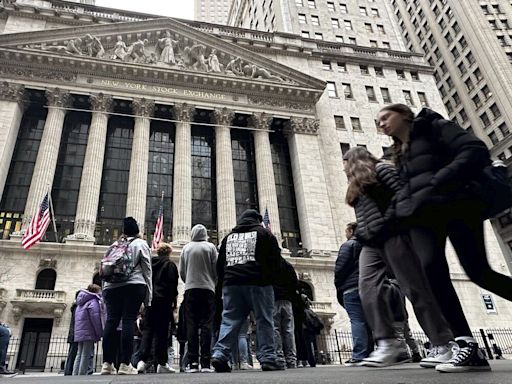 Junior bankers on Wall Street log 100-hour weeks again and stress is mounting