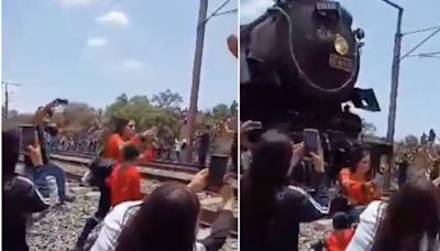 Mujer fallece impactada por tren tras tomarse selfie