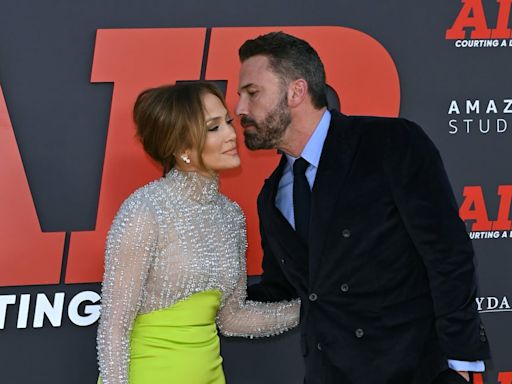 Jennifer López y Ben Affleck, por separado en su segundo aniversario de bodas