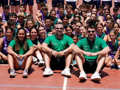 Visita al campus del Unicaja Jonathan Barreiro, Carmen Ruiz y Carlos Cabezas