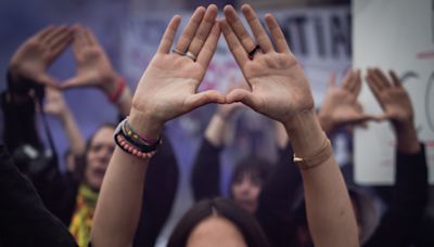 Bronca política entre Italia y España por la ley italiana que permite a los 'provida' entrar en las clínicas abortistas