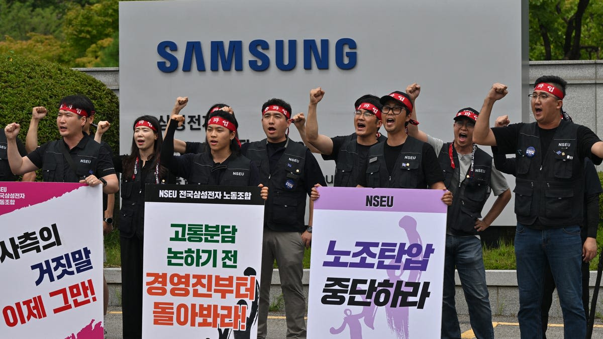 Daily Brief: Samsung strikers