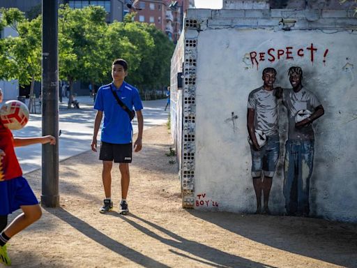 La goleada al racismo de Lamine Yamal y Nico Williams: 'A los chavales migrantes nos hacen soñar'