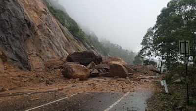 Kerala rains: Mudslips and fallen boulders block roads, isolate Munnar hill station in Idukki