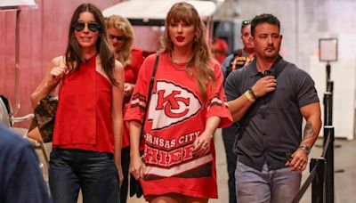 Taylor Swift arrives in Kansas City for Sunday's Chiefs-Bengals game