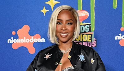 Kelly Rowland flashes her taut tummy at 2024 Kids' Choice Awards