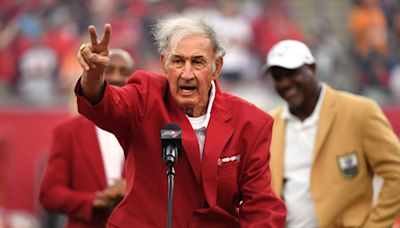 Monte Kiffin, distinguished defensive coach and father of Ole Miss' Lane Kiffin, dies at 84