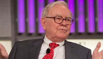 Warren Buffett Used A $20 Flip Phone Until Upgrading To An iPhone Only Four Years Ago — Despite Having Over...