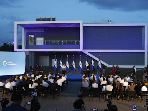 El presidente Nayib Bukele inaugura en El Salvador el primer centro de datos comercial