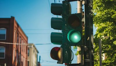 Semáforos con cuatro luces y otras normas de tránsito que podrían cambiar con la llegada de los vehículos autónomos