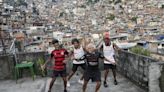 Der Passinho ein Tanzstil der Kinder aus den Favelas von Rio de Janeiro wird Kulturerbe