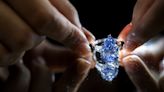 Sotheby's subasta el anillo "Laguna Blu", una de las joyas más caras de la casa Bulgari