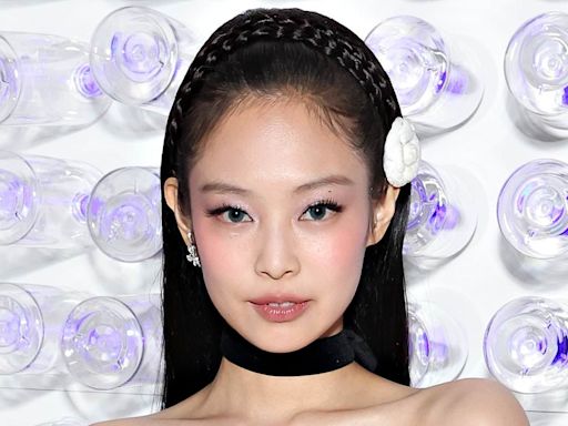 Blackpink star Jennie Kim apologizes for vaping indoors after backlash