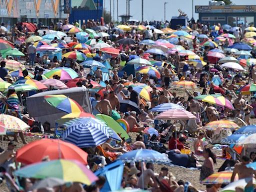 Hot weather maps turn red as UK hit by second heat bomb just days after 33C