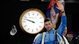 Novak Djokovic vapuleó a Alex de Miñaur y se enfrentará a Andrey Rublev en cuartos de final del Abierto de Australia