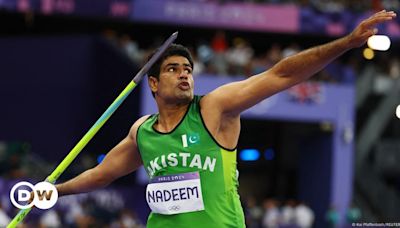 Olympics: Arshad Nadeem wins javelin gold after record throw – DW – 08/08/2024