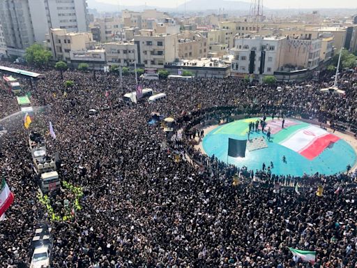 Irán celebra masivo funeral por el presidente Raisí con una gran asistencia internacional