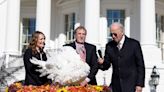 Em tradição de Ação de Graças, Biden perdoa dois perus tagarelas