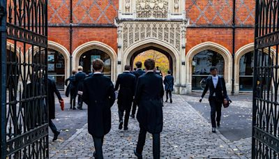 Eton bans smartphone for new pupils and will issue boys