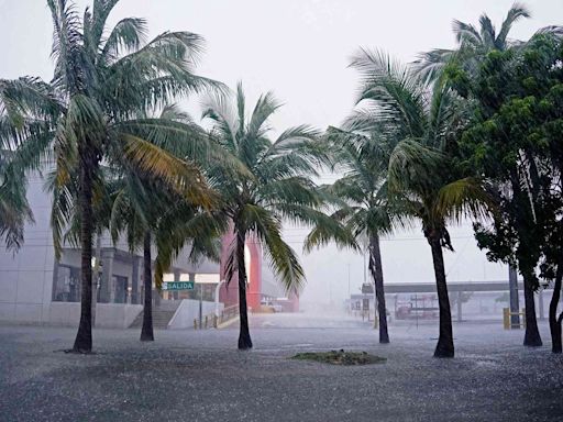 Airports Close, Hundreds of Flights Canceled as Hurricane Helene Barrels Toward Florida