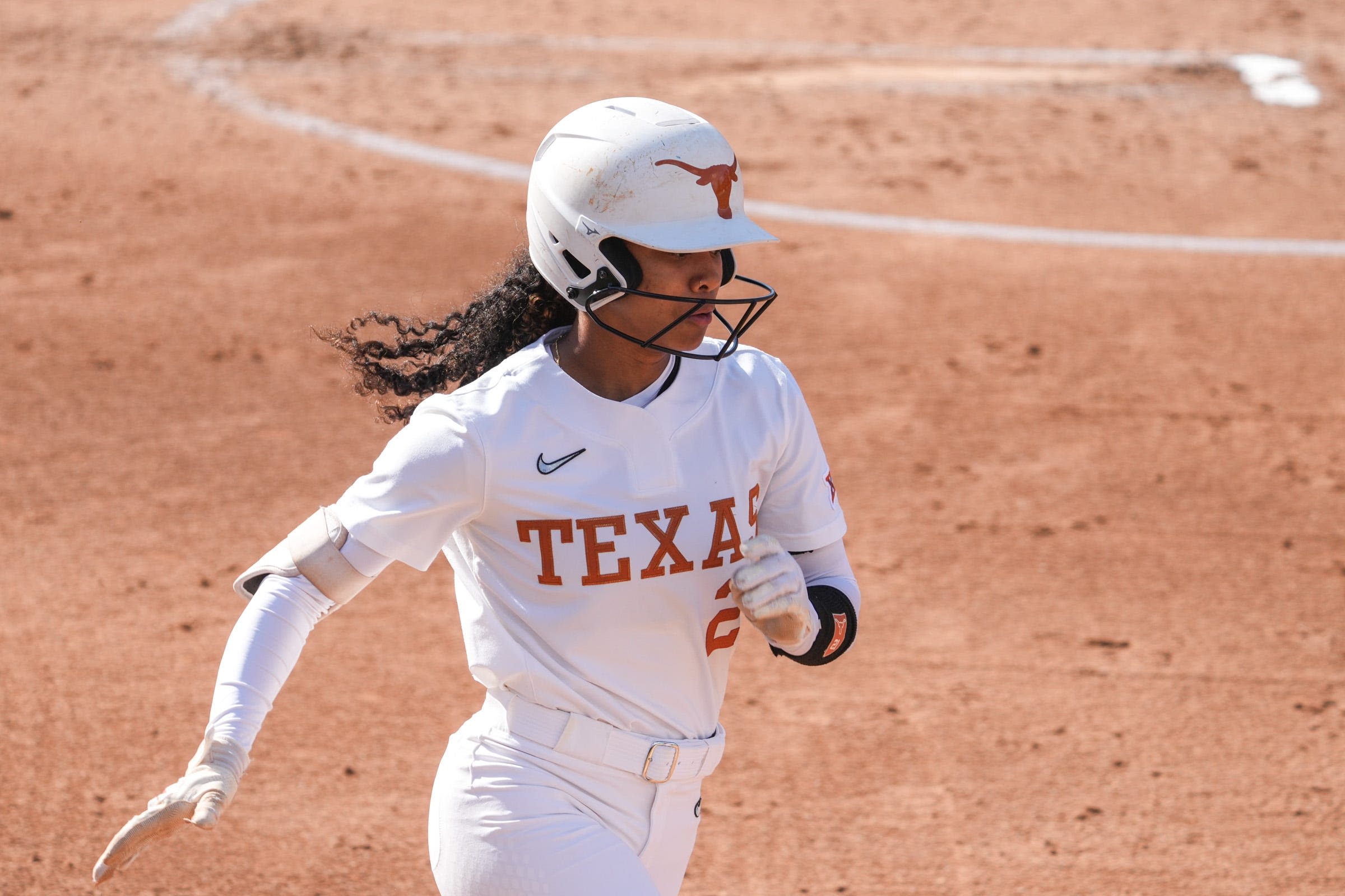 Texas softball team wins extra-inning thriller over Texas A&M, sets up Game 3 Sunday