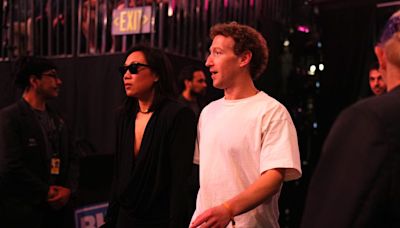 Mark Zuckerberg is in his fashion designer era