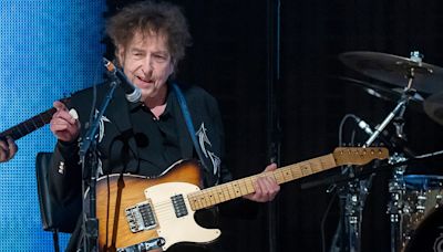 Rediscovered Bob Dylan painting set to fetch $100,000 at auction