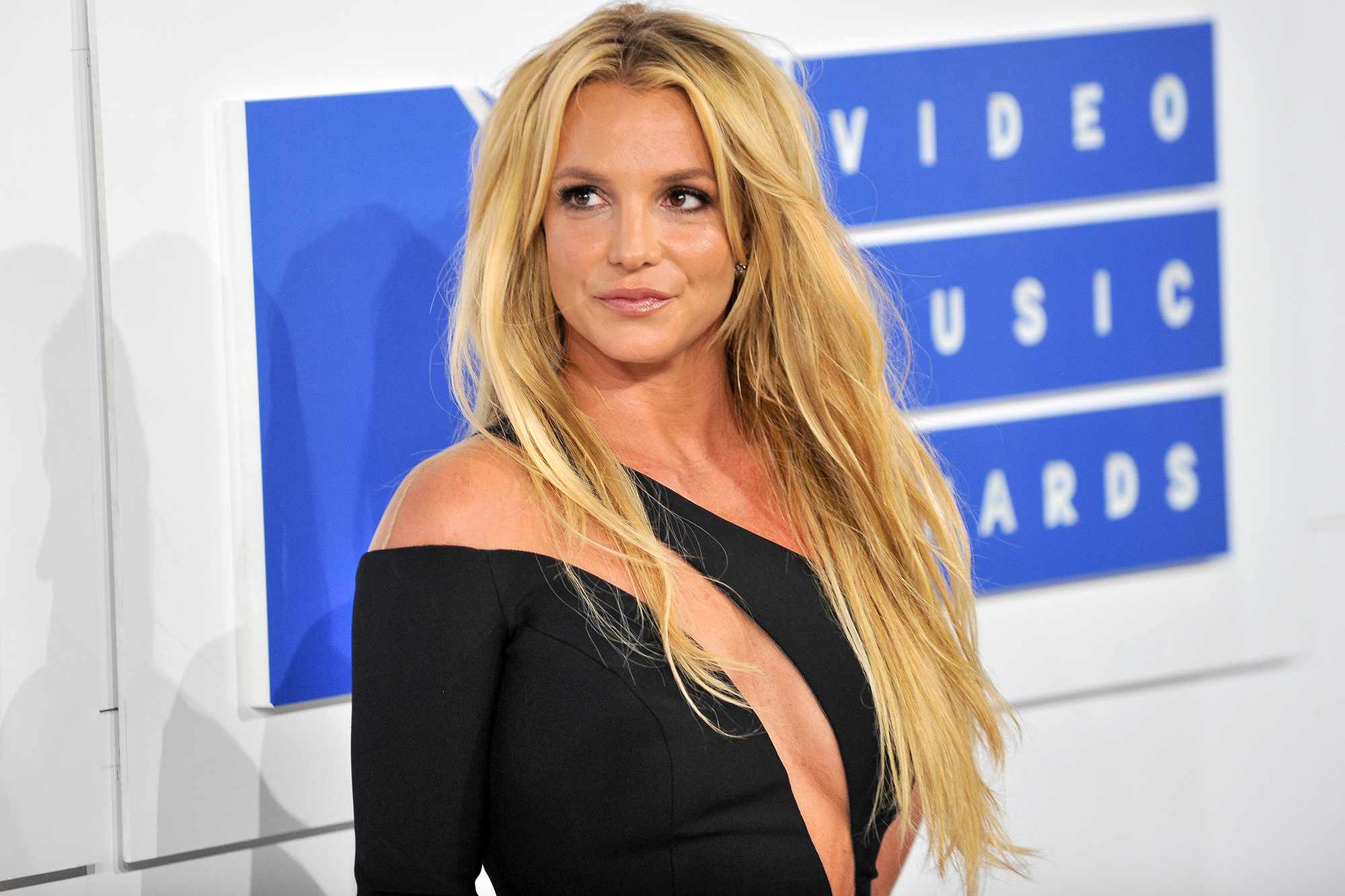 Britney Spears Posts Video of 'Twisted' Ankle as She Says 'Paramedics Showed Up' amid Hotel Incident