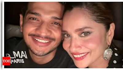 Ankita Lokhande reunites with Munawar Faruqui at the Laughter Chefs success party; says 'I had the pleasure of meeting my newlywed friend Munna' - Times of India