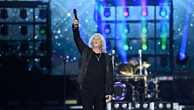 Def Leppard, Journey and Steve Miller romp through five hours of rock sing-alongs