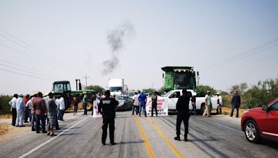 Productores de sorgo bloquean carretera Ciudad Victoria-Matamoros