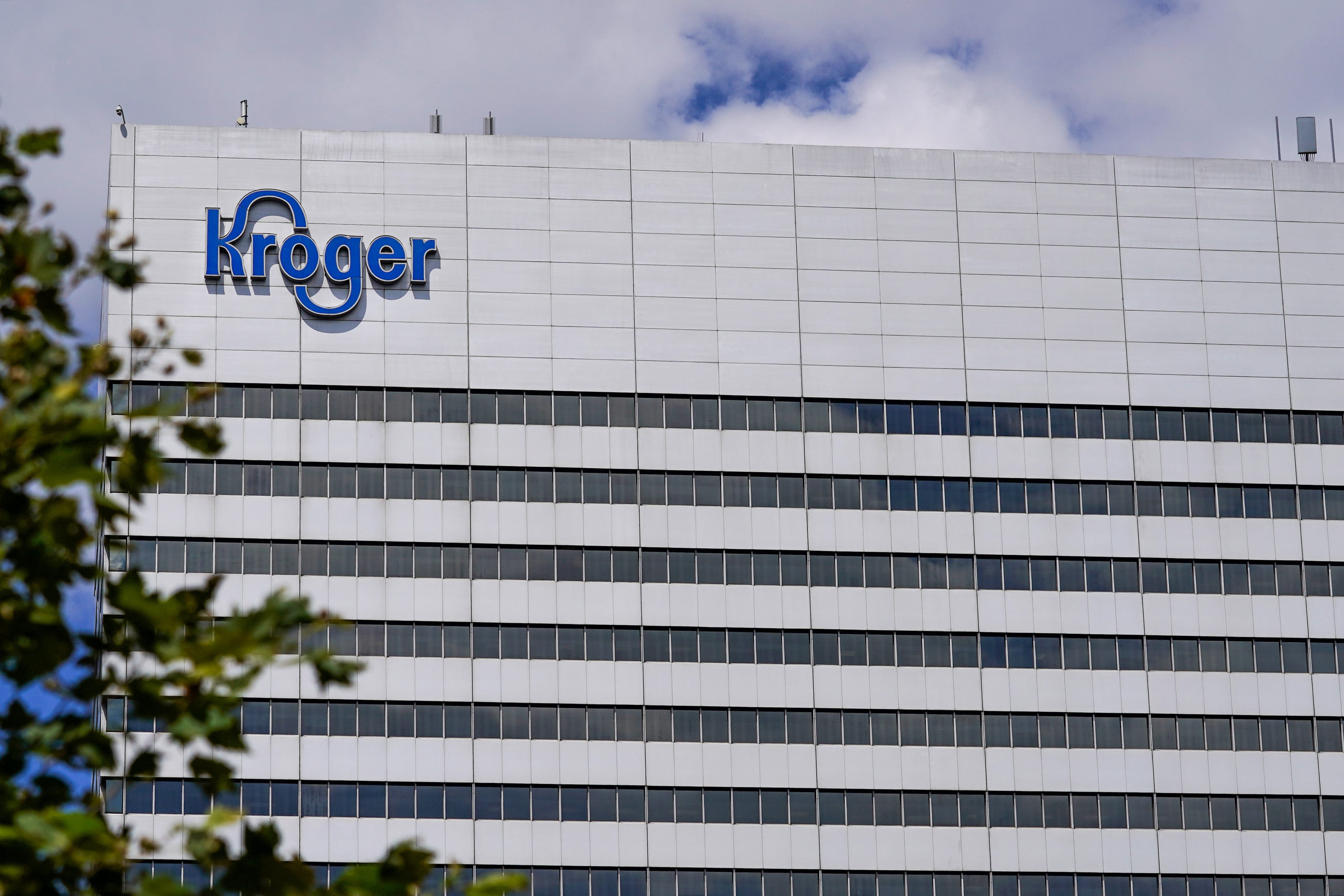 As clock ticks on Kroger-Albertsons FTC case, more court battles loom against merger