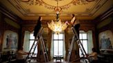 Room behind famous Buckingham Palace balcony to open to the public