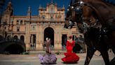 Alcalde de Sevilla propone cobrar a los turistas por visitar la Plaza de España y se desata controversia