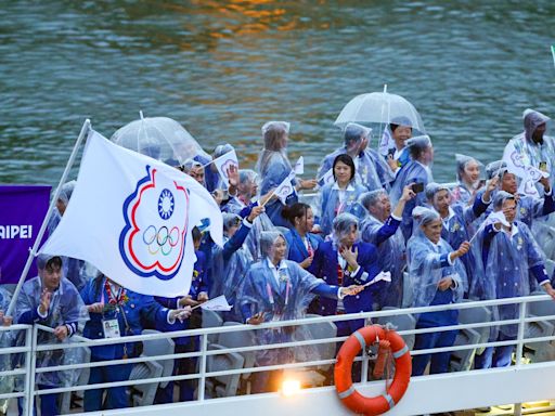 巴黎奧運》開幕式登場戴資穎、孫振掌旗 中華代表團坐船進場、團服獲好評