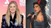 Kelly Clarkson recalls Amy Winehouse doing karaoke 'before she was who she was': 'I was like, wait, what?'