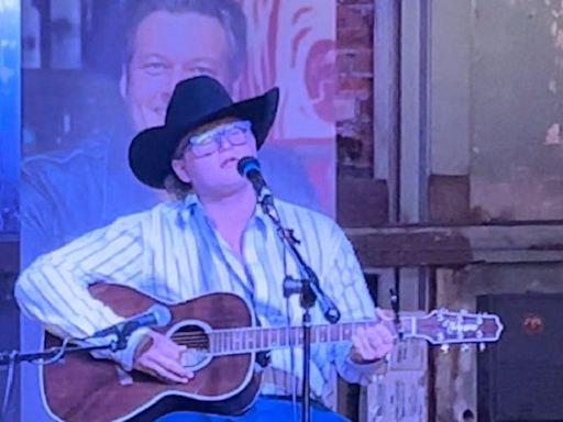 Watch Gwen Stefani's son Zuma make his musical debut at Blake Shelton's Oklahoma bar