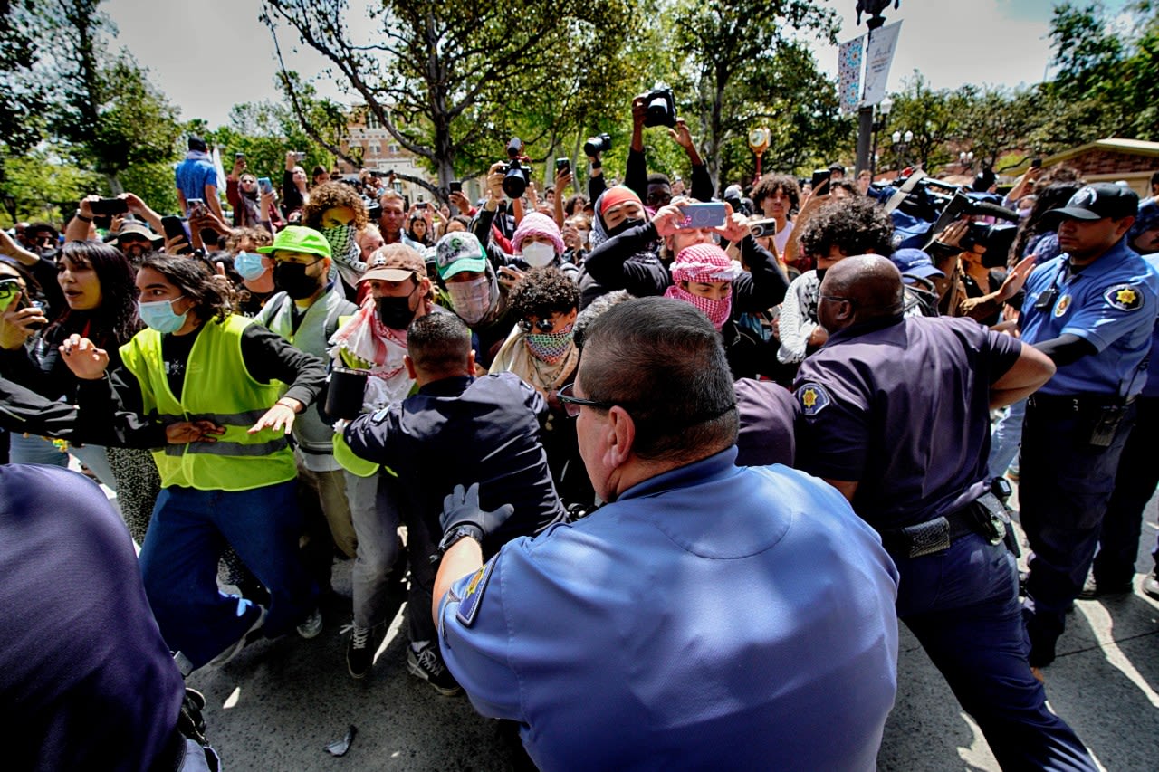 Police in riot gear arrest, disperse pro-Palestinian protesters at USC