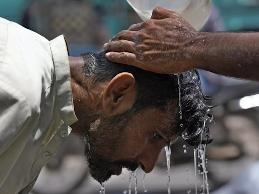 Pakistan's Karachi reels under hottest period since 2015 - Times of India