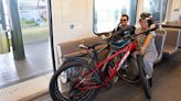 Permitirán bicicletas, scooters y otros vehículos livianos en el tren