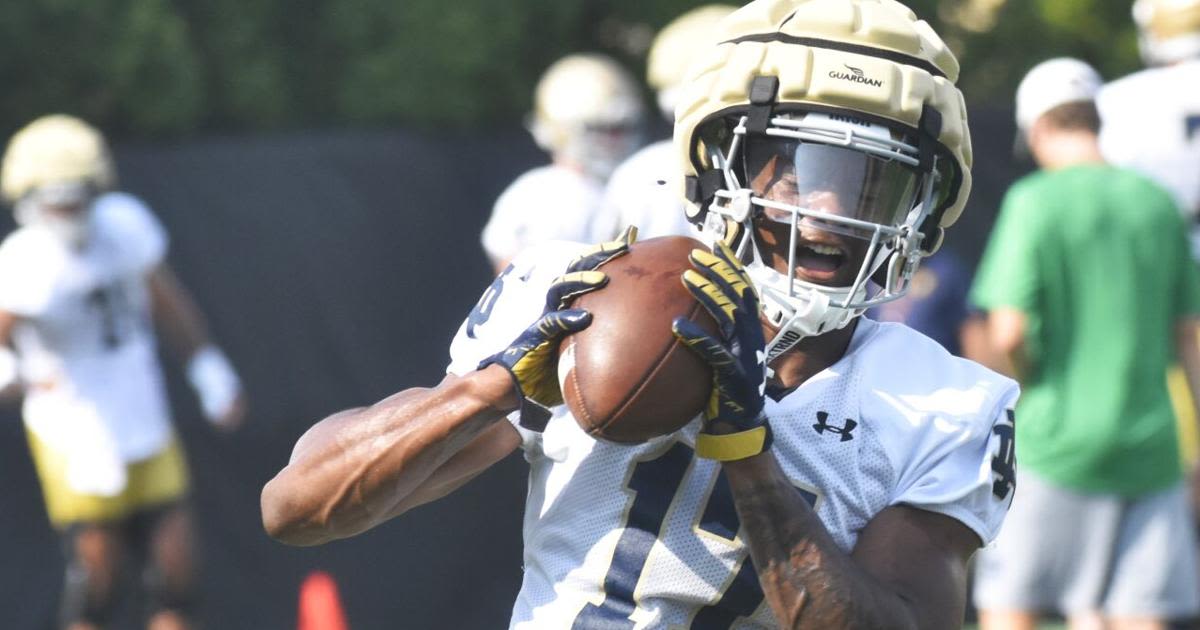 Notre Dame opens fall camp with healthy Leonard behind center