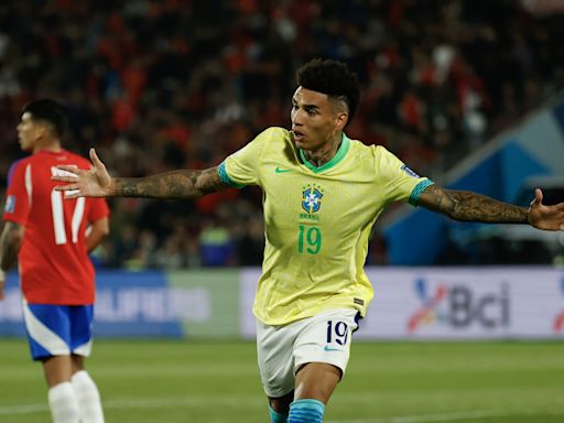 1-2. Brasil hunde a Chile y toma aire con goles de dos delanteros del Botafogo